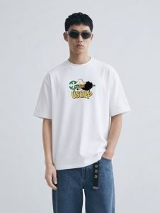 Usopp Oversized T-Shirt White - Model Front Model wearing the white Usopp oversized t-shirt, front view